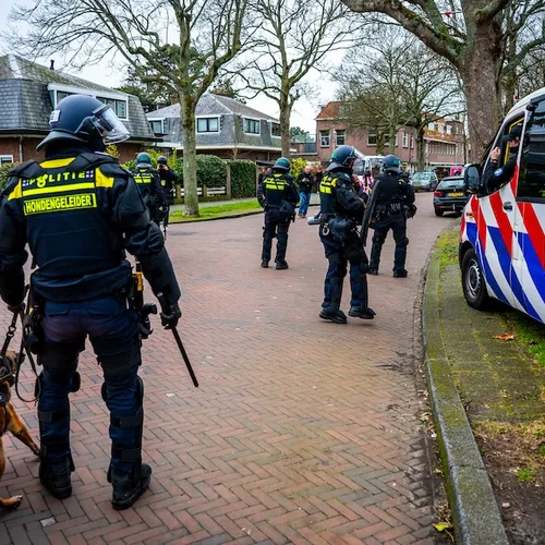 Racisten rellen weer in Den Haag