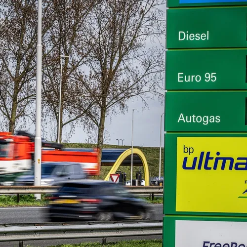 Miljardenwinst voor oliemaatschappij BP door oorlog tegen Iran, kabinet Jetten wil niet ingrijpen