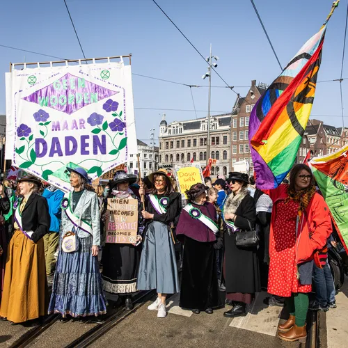 Geen woorden maar daden? Pinkwashing op Internationale Vrouwendag