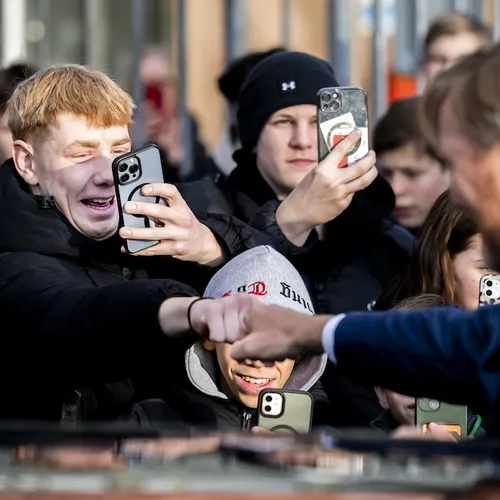 Wie continu afgeeft op jongere generaties zet vooral zichzelf buitenspel