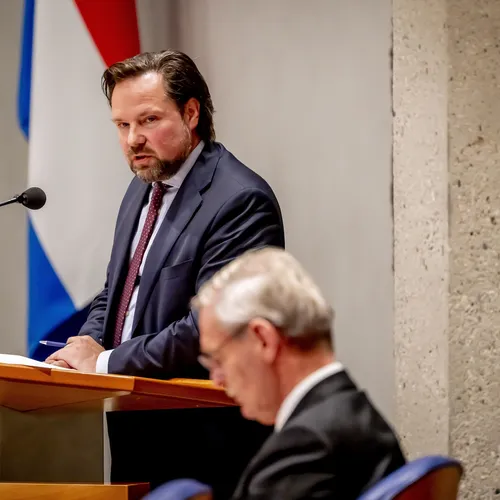 NSC-Kamerlid Boomsma wil uitgeprocedeerde asielzoekers een enkelband omdoen