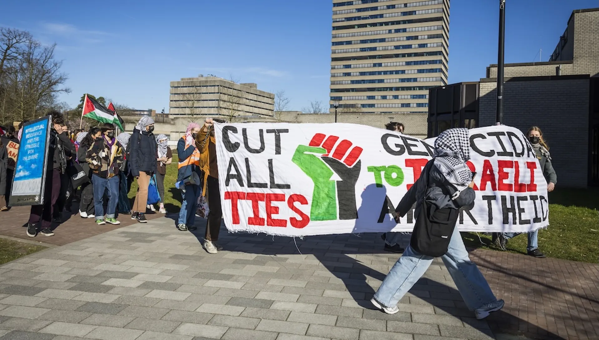 Afbeelding van Het college van bestuur van de Radboud Universiteit moet onmiddellijk aftreden