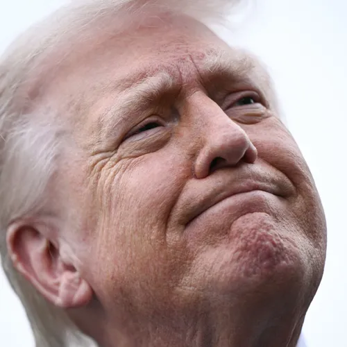 Trump schiet zichzelf in de voet en moet daarom sancties tegen Iran opheffen