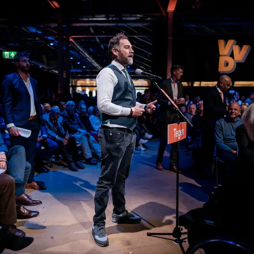 Liever een breed progressief midden dan het smalle van Klaas Dijkhoff