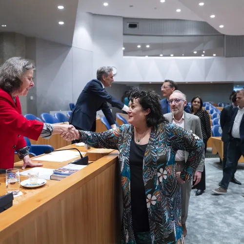 Een verdeelde asielportefeuille, zodat elke partij kan scoren – ten koste van mensen in nood