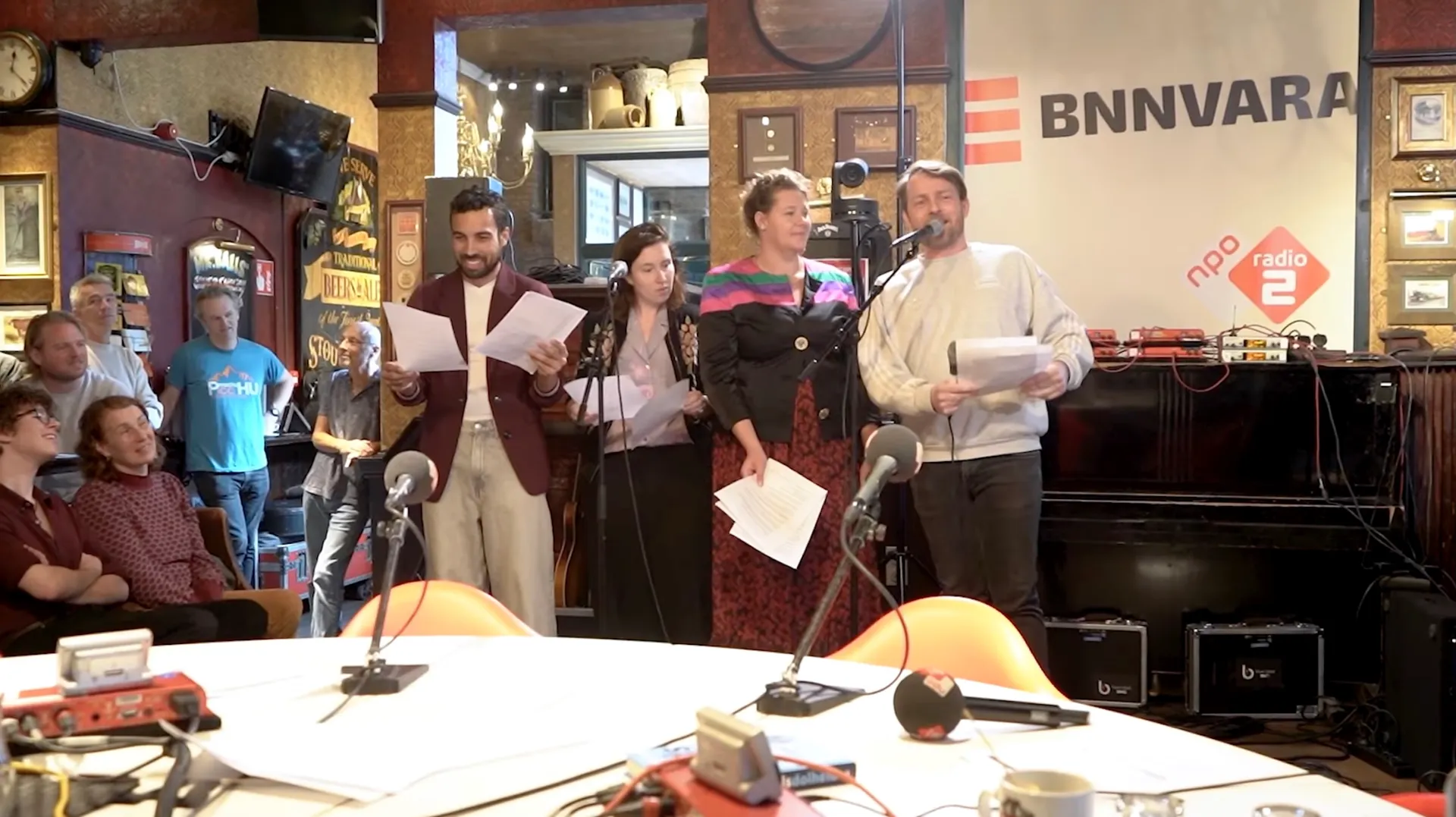 Afbeelding van Geert Wilders droomt van een witte Kerst en Jimmy Dijk zingt over ‘verlies na verlies’