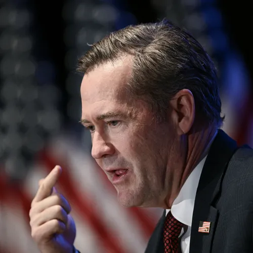 Trump wil niet dat we het verband leggen, maar Mike Waltz moet toch echt weg na Signal-flater