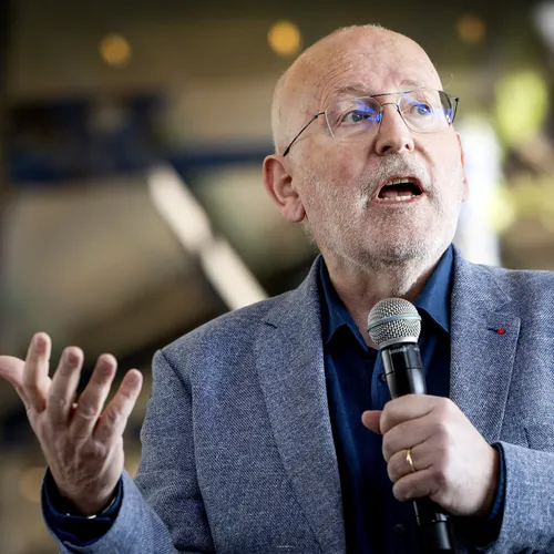 Frans Timmermans ontvouwt plannen voor hoger salaris voor 8 miljoen werkenden