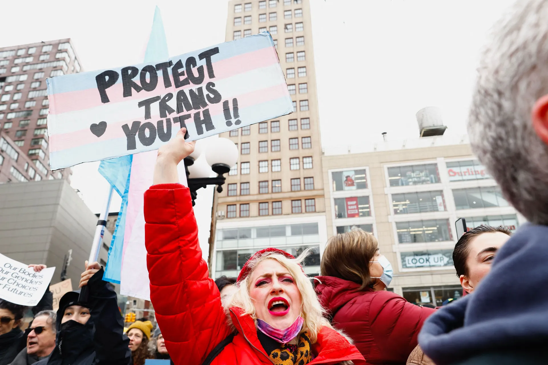 Afbeelding van Trump zet fascistische bijl in suïcide-preventie voor LHBTQI-personen