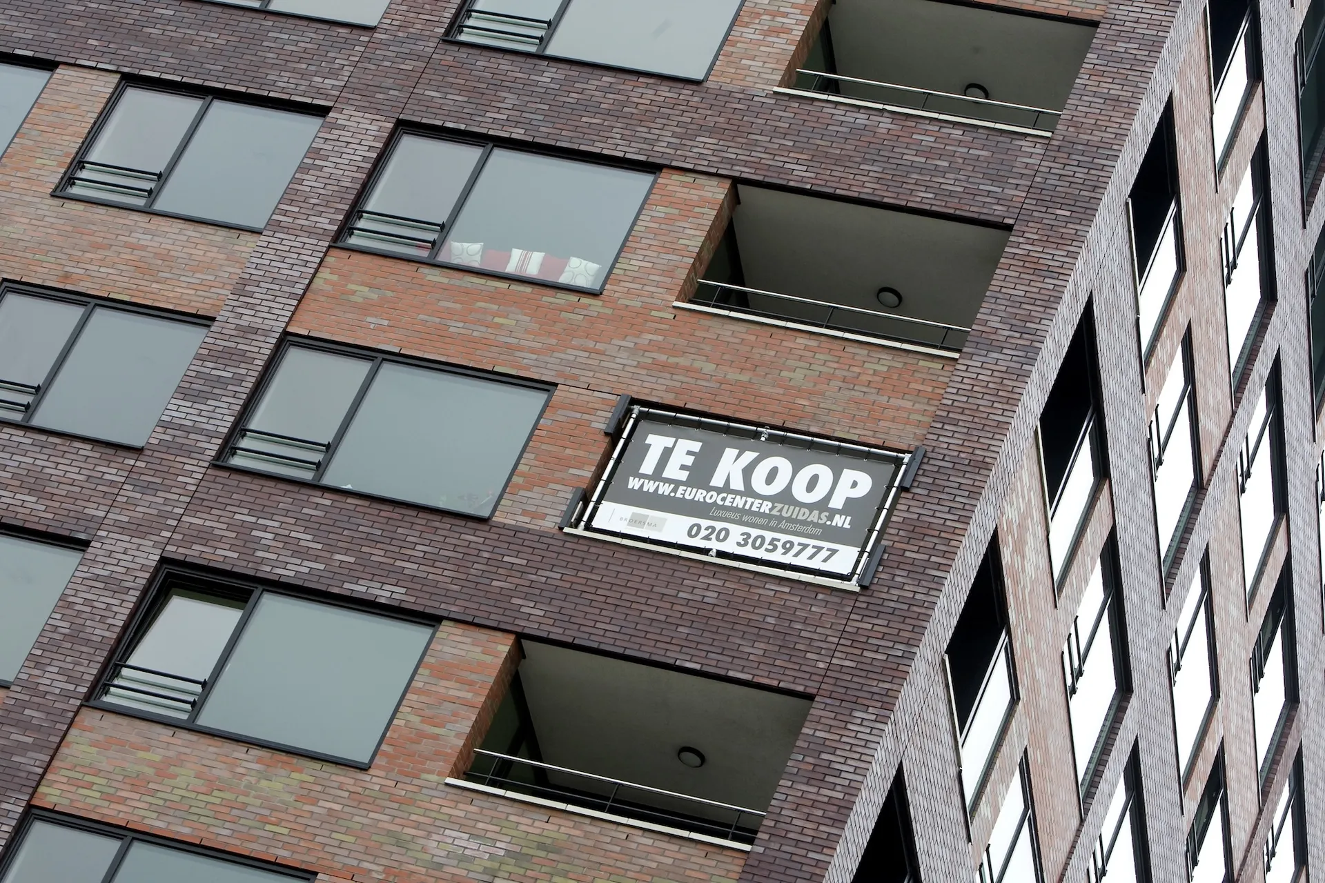 Financieel zwakke VvE’s zijn vatbaar voor aantrekken te dure bestuurders en beheerders - Joop - BNNVARA