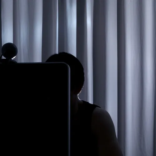 Hele netwerken van mannen delen naaktfoto's van hun vrouwen zonder dat die er iets van weten