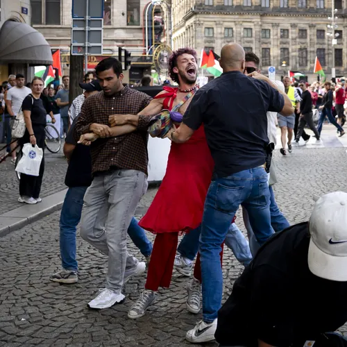 Over het aanbrengen van leuzen op het Nationaal Monument