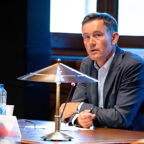 Niet schieten maar praten