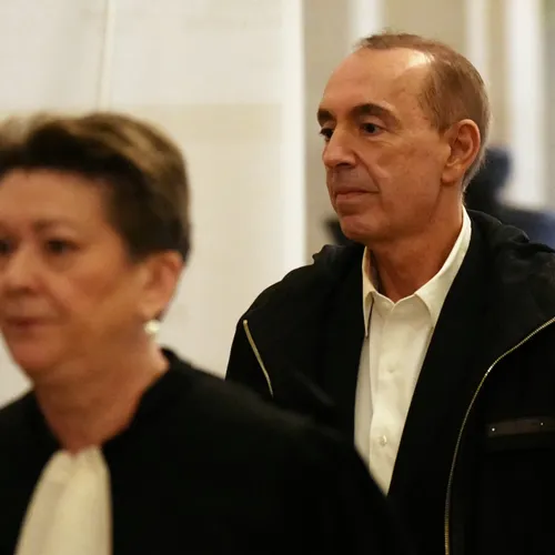 Topman en presentator extreemrechtse zender veroordeeld wegens mishandeling en misbruik kinderen