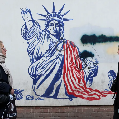 Wie Iran bombardeert, verraadt het volk