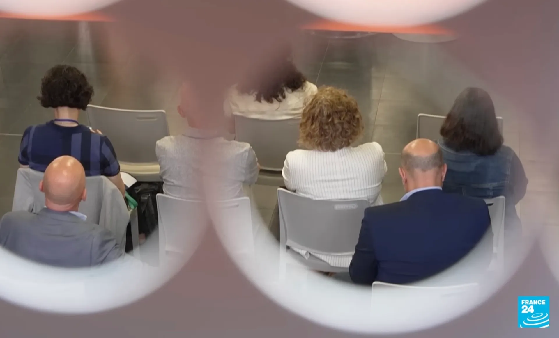 Afbeelding van Frankrijk vangt eerste Amerikaanse politieke vluchtelingen op