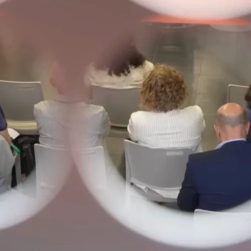 Frankrijk vangt eerste Amerikaanse politieke vluchtelingen op