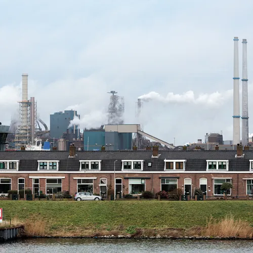 Bedrijven blijven gif lozen in Nederlands water, ministerie heeft geen enkel zicht op wie het doet