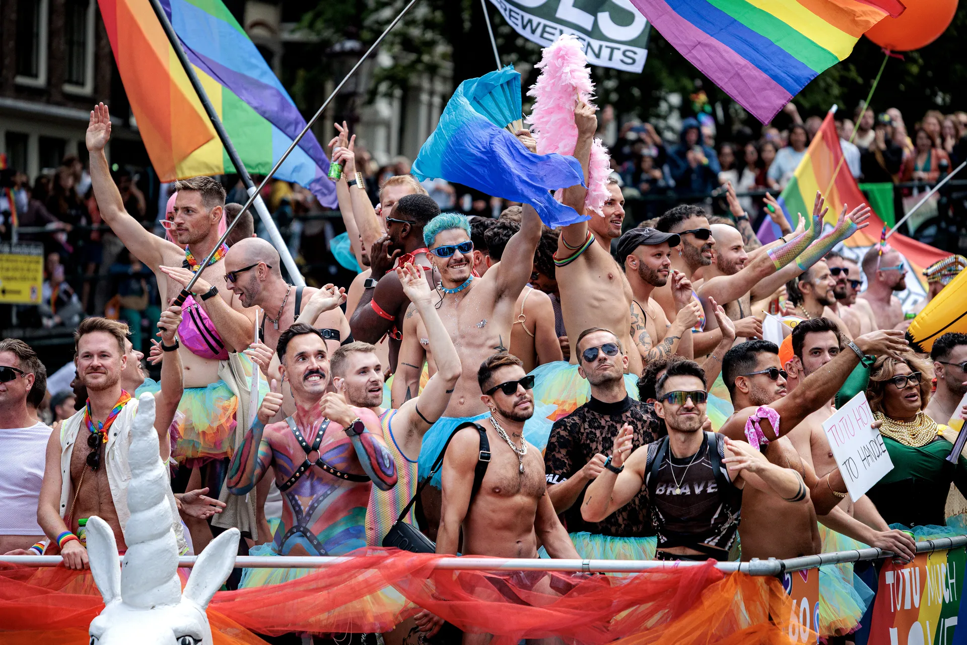 Afbeelding van Fascisme duldt geen feministen, geen queers en geen kritische rechter: tijd om te kiezen