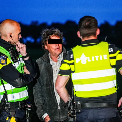 Politie pakt racist Jan H. op vanwege jacht op vluchtelingen bij grens