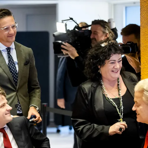 Politieke termen als 'midden', 'centrum' en 'gematigd' verwijzen vooral naar rechts