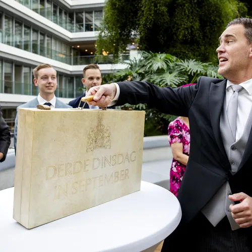 Vechtkabinet viel bijna, Eelco Heinen (VVD) wilde miljarden voor de allerrijksten halen bij de hardwerkende Nederlander