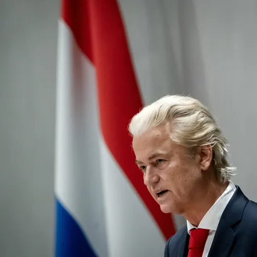 Wilders in het nauw in debat over extreemrechts geweld, Yesilgöz liegt weer