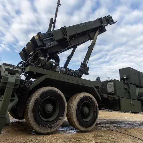 NAVO gaat Russische vliegtuigen die luchtruim binnendringen neerschieten
