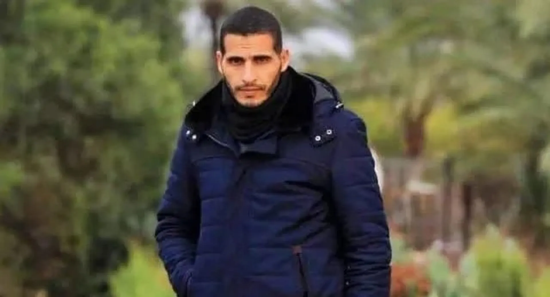 Afbeelding van Palestijnse fotojournalist Hassan Aslih die genocide vastlegde gedood bij Israëlische aanslag op ziekenhuis