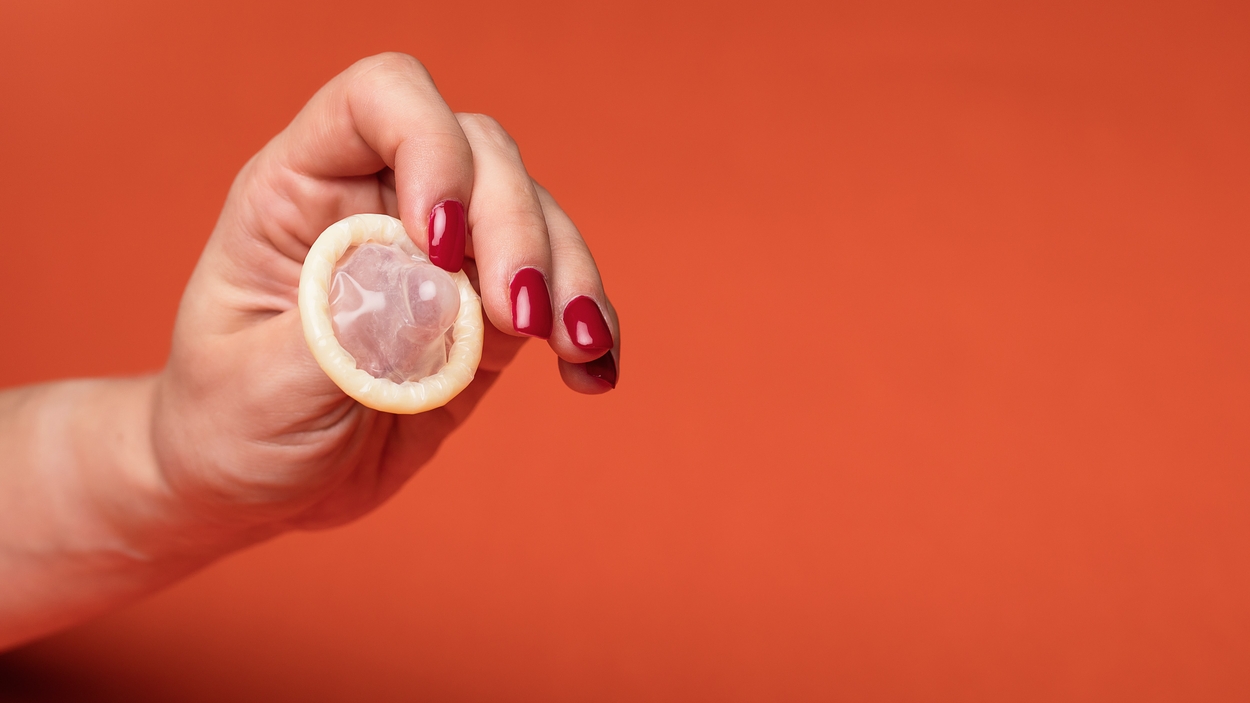 OM eist jaar cel voor stiekem afdoen van condoom tijdens de seks - Joop afbeelding