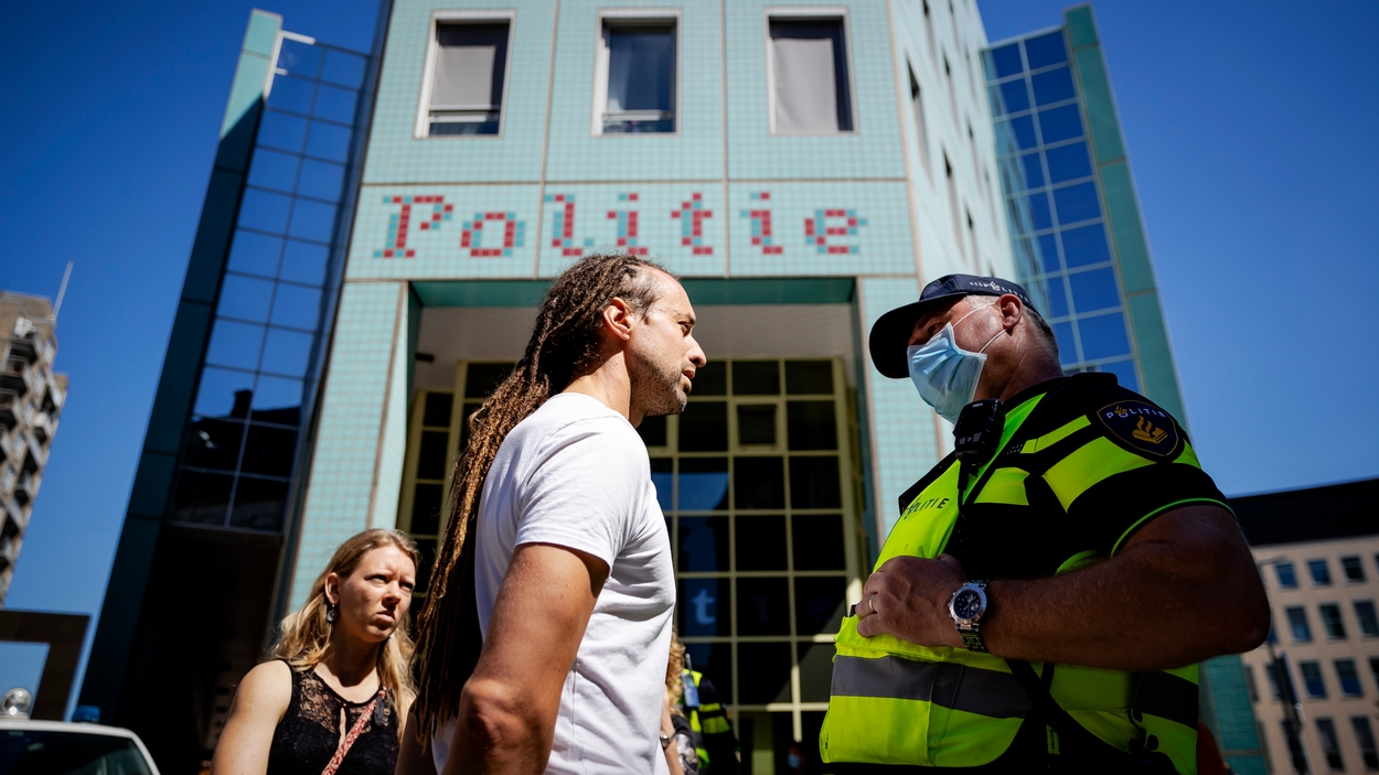 Tegenstanders mondkapjesplicht weggestuurd uit centrum Rotterdam