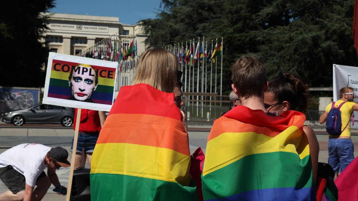 Vroeg Koningin Correspondentie Autoriteiten dreigen adoptiezoons af te pakken: homostel ontvlucht Rusland  - Joop - BNNVARA