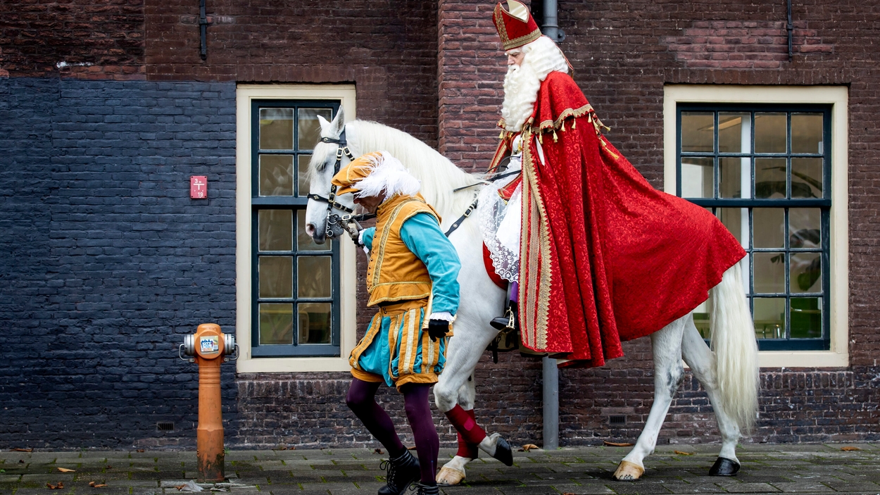 Sinterklaas komt aan bij het Scheepvaartmuseum
