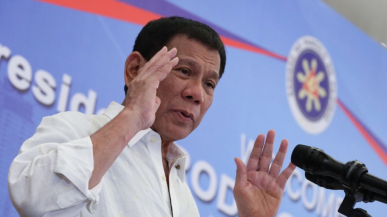 Rodrigo_Duterte_delivers_his_message_to_the_Filipino_community_in_Vietnam_during_a_meeting_on_September_28