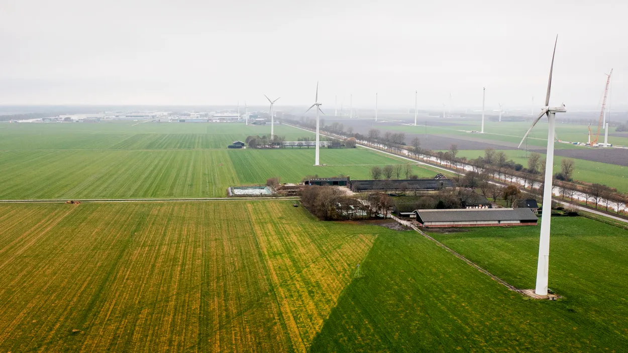 Dronefoto's van mogelijke locatie datacenter in Zeewolde