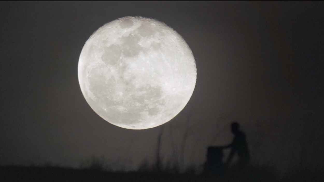 Actie Jood koelkast Zo reageren mensen als ze de maan van dichtbij zien - Joop - BNNVARA