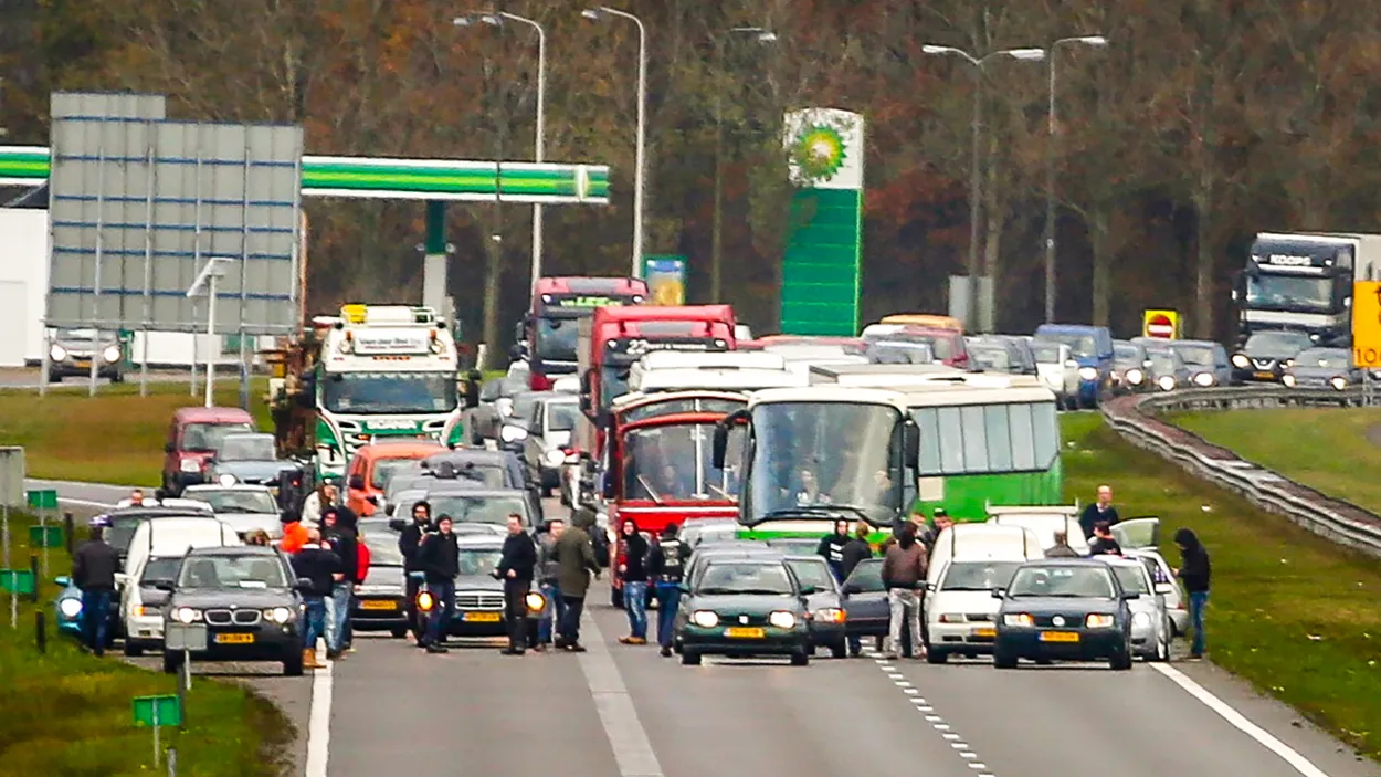 Anti-Pietbetogers tegengehouden bij Joure