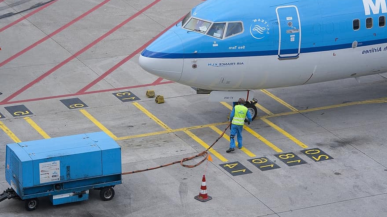 schiphol-klm-plane-airport-blue-royal-landing-travel-fly