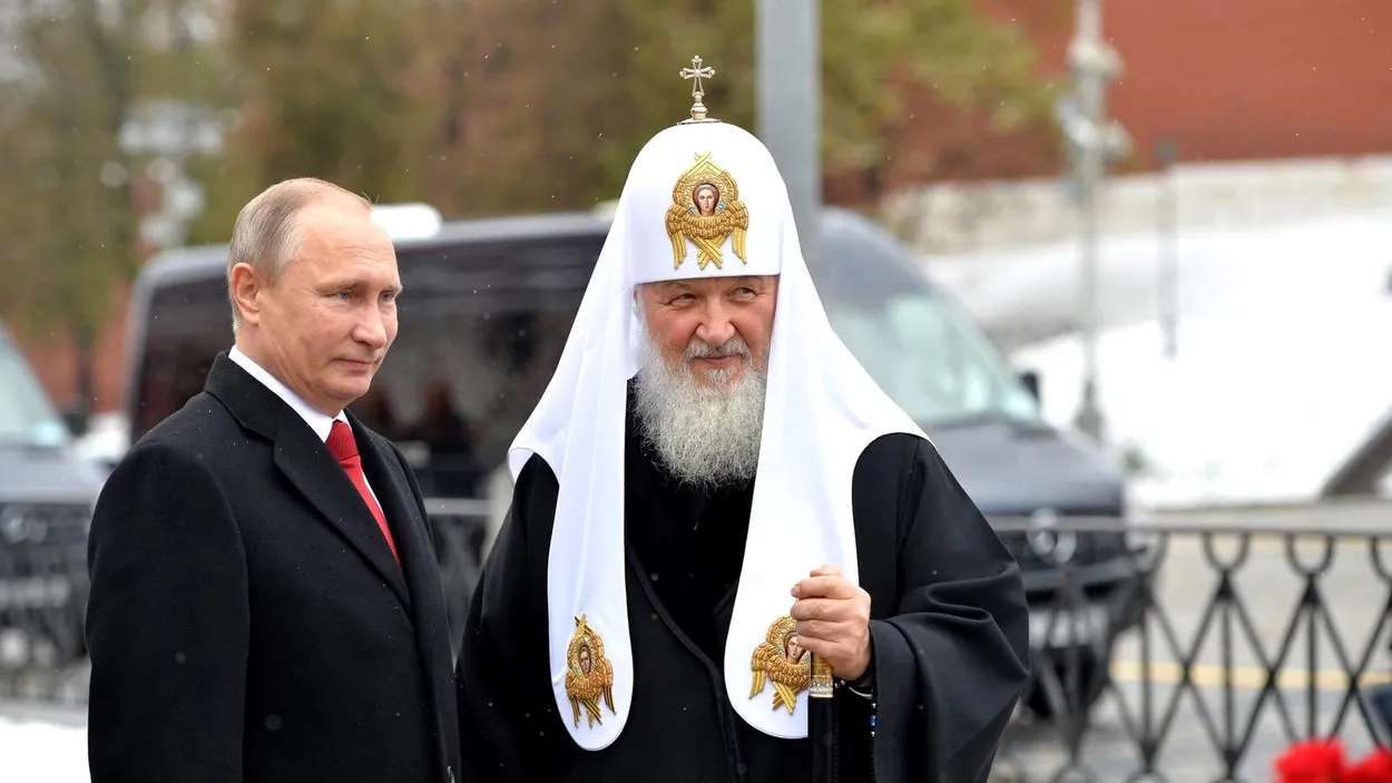 1600px-Vladimir_Putin_and_Patriarch_Kirill_on_Unity_Day_2016-11-04_05