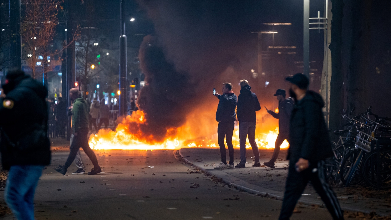 Gewonden bij rellen in Rotterdam door schieten politie