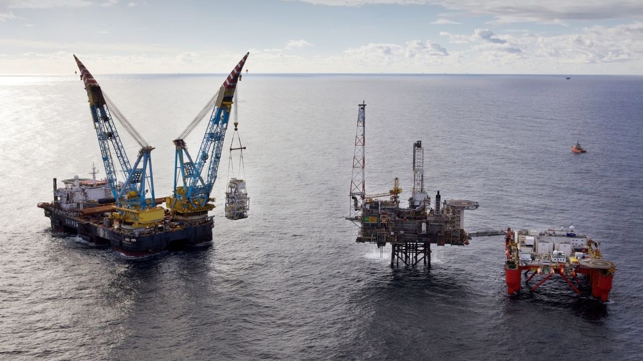 BP cuts North Sea jobs on oil price slide