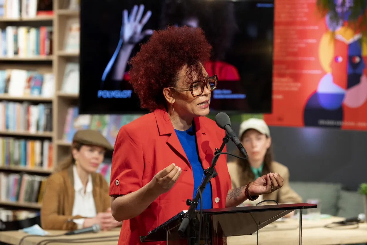 Babs Gons verkozen tot nieuwe Dichter des Vaderlands - Joop - BNNVARA