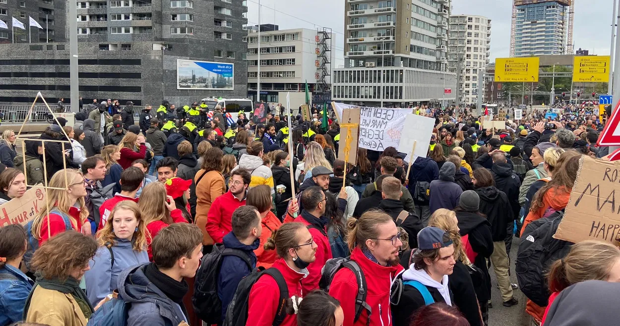 Politie Verstoort Woonprotest Rotterdam - Joop - BNNVARA