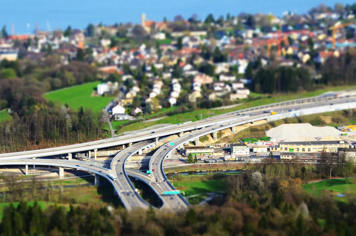 Zwitserland overweegt maximum snelheid op snelweg te verlagen naar 60 kilometer per uur Joop Zwitserland overweegt maximum snelheid op snelweg te verlagen naar 60 kilometer per uur Joop