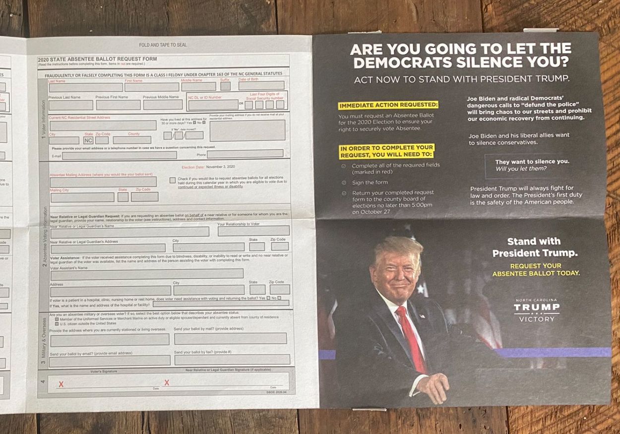 Afbeelding van Trump laat stembiljet lijken op propagandafolder voor hemzelf