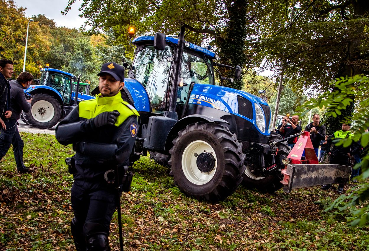 Afbeelding van Toch weer tractors op Malieveld, boer met grafkist voor ‘Jesse’