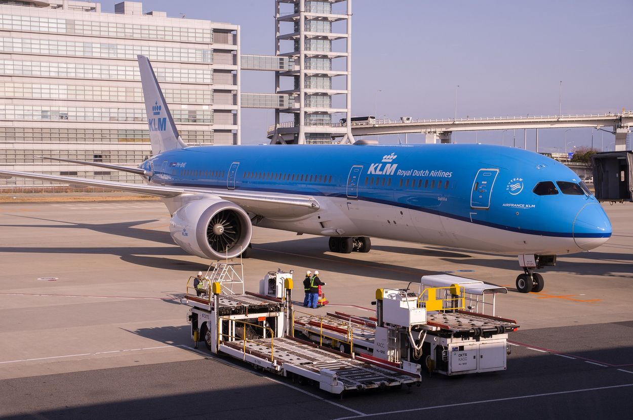 Afbeelding van Vakantiegangers op de vuist wegens weigeren mondkapje op KLM-vlucht