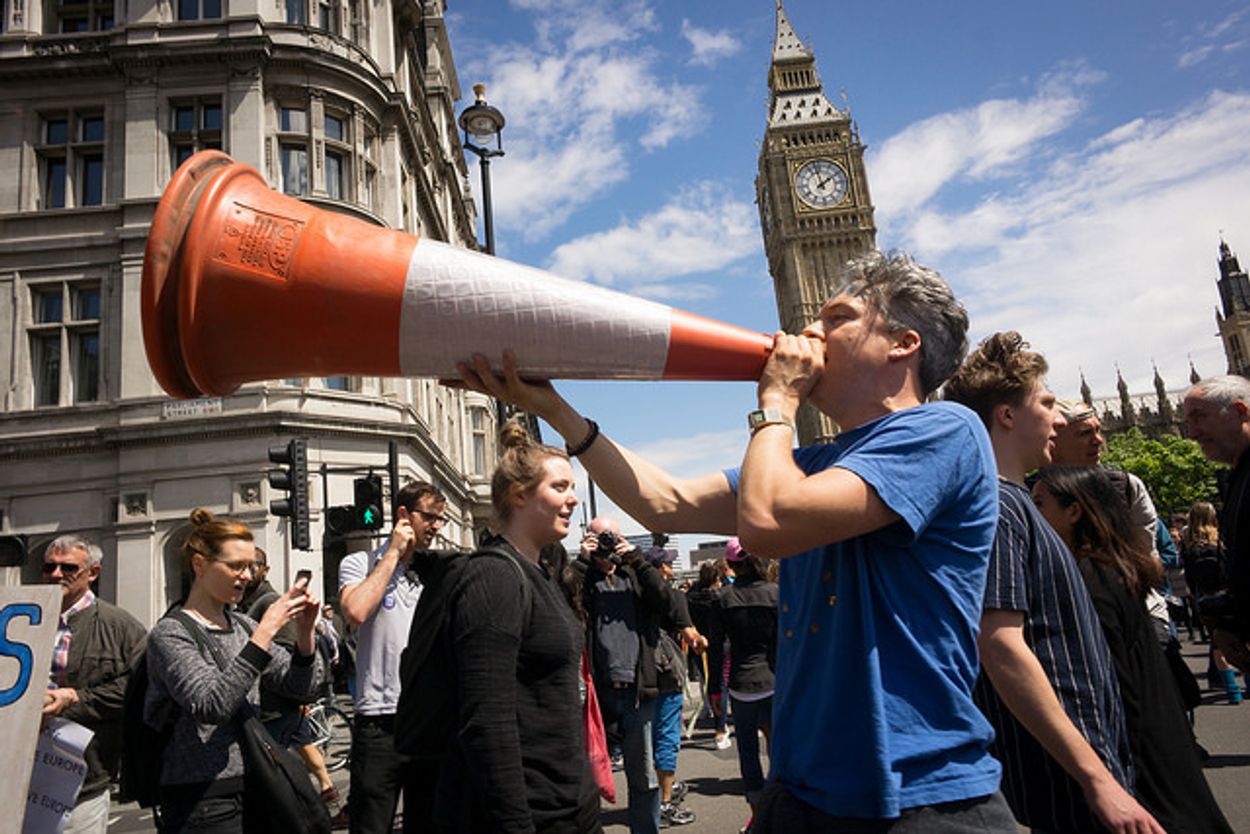 Afbeelding van Tienduizenden Britten de straat op tegen naderende Brexit