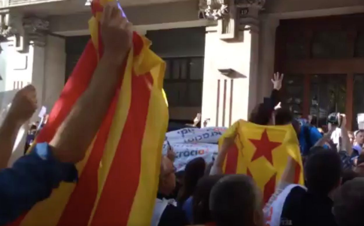 Afbeelding van Spanje arresteert Catalaanse ambtenaren, neemt regiobestuur over