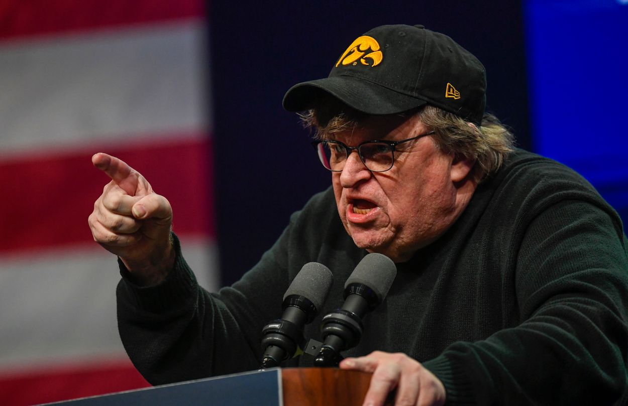 Afbeelding van Michael Moore waarschuwt: Trump gaat weer winnen